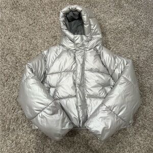 Silver puffer jacket with hood XS